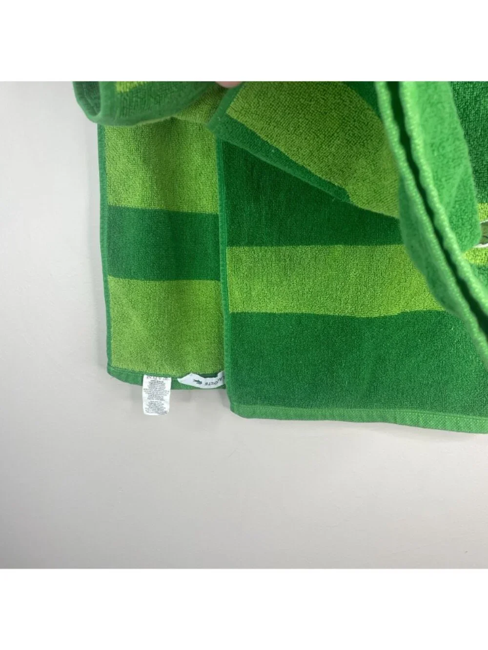 Lacoste Vintage Bath Towel Green Embroidered Gator Izod Preppy Bathroom Decor